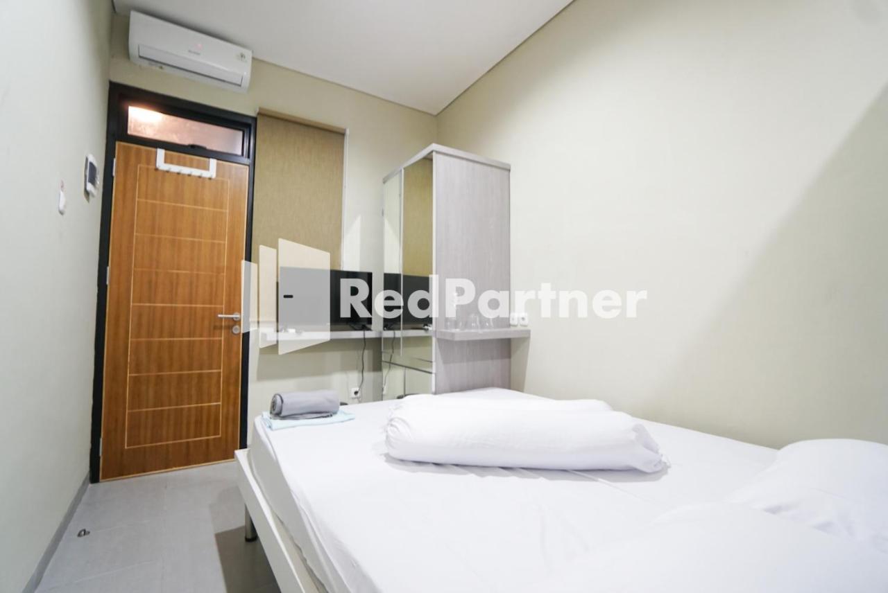 Gelong Guest House Syariah RedPartner Jakarta Bagian luar foto