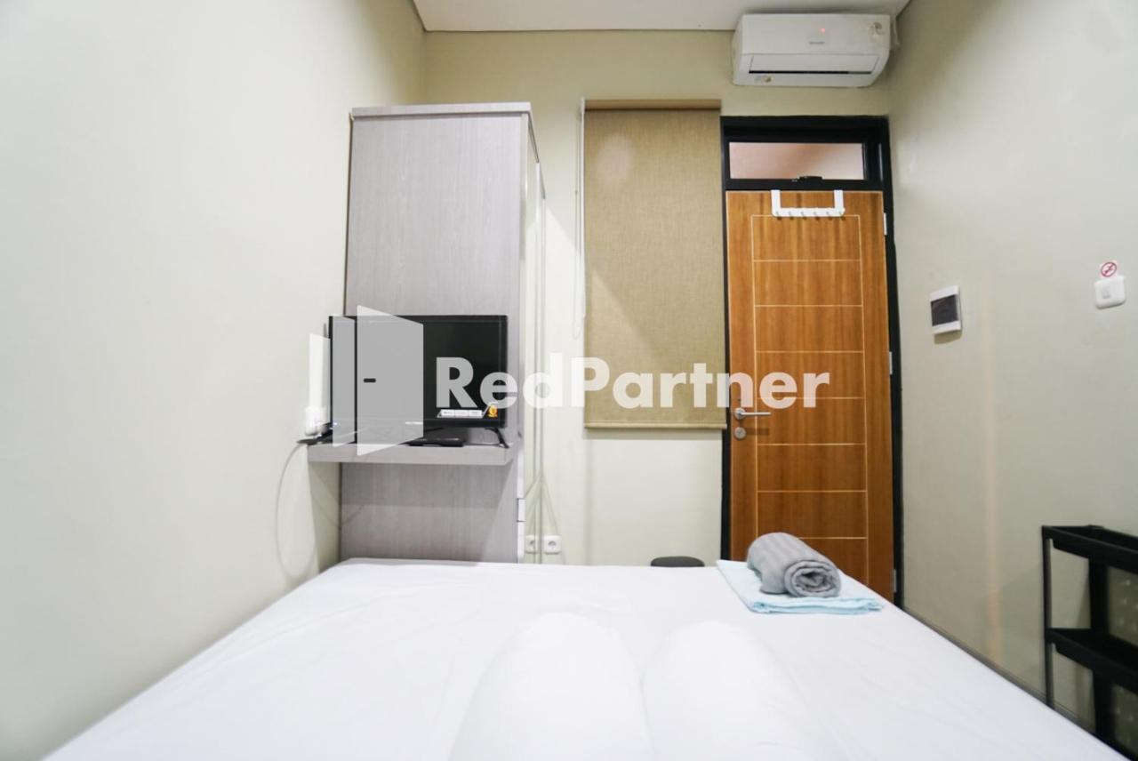 Gelong Guest House Syariah RedPartner Jakarta Bagian luar foto