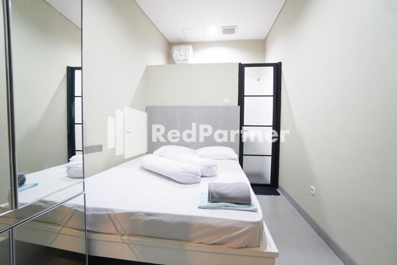 Gelong Guest House Syariah RedPartner Jakarta Bagian luar foto