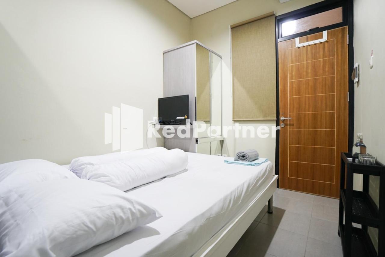 Gelong Guest House Syariah RedPartner Jakarta Bagian luar foto