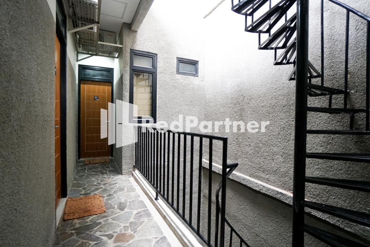 Gelong Guest House Syariah RedPartner Jakarta Bagian luar foto