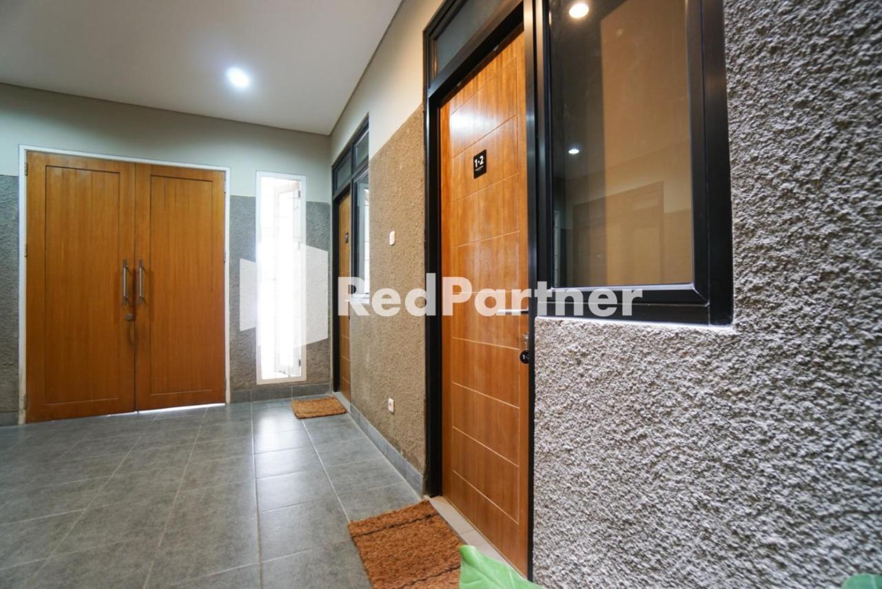 Gelong Guest House Syariah RedPartner Jakarta Bagian luar foto