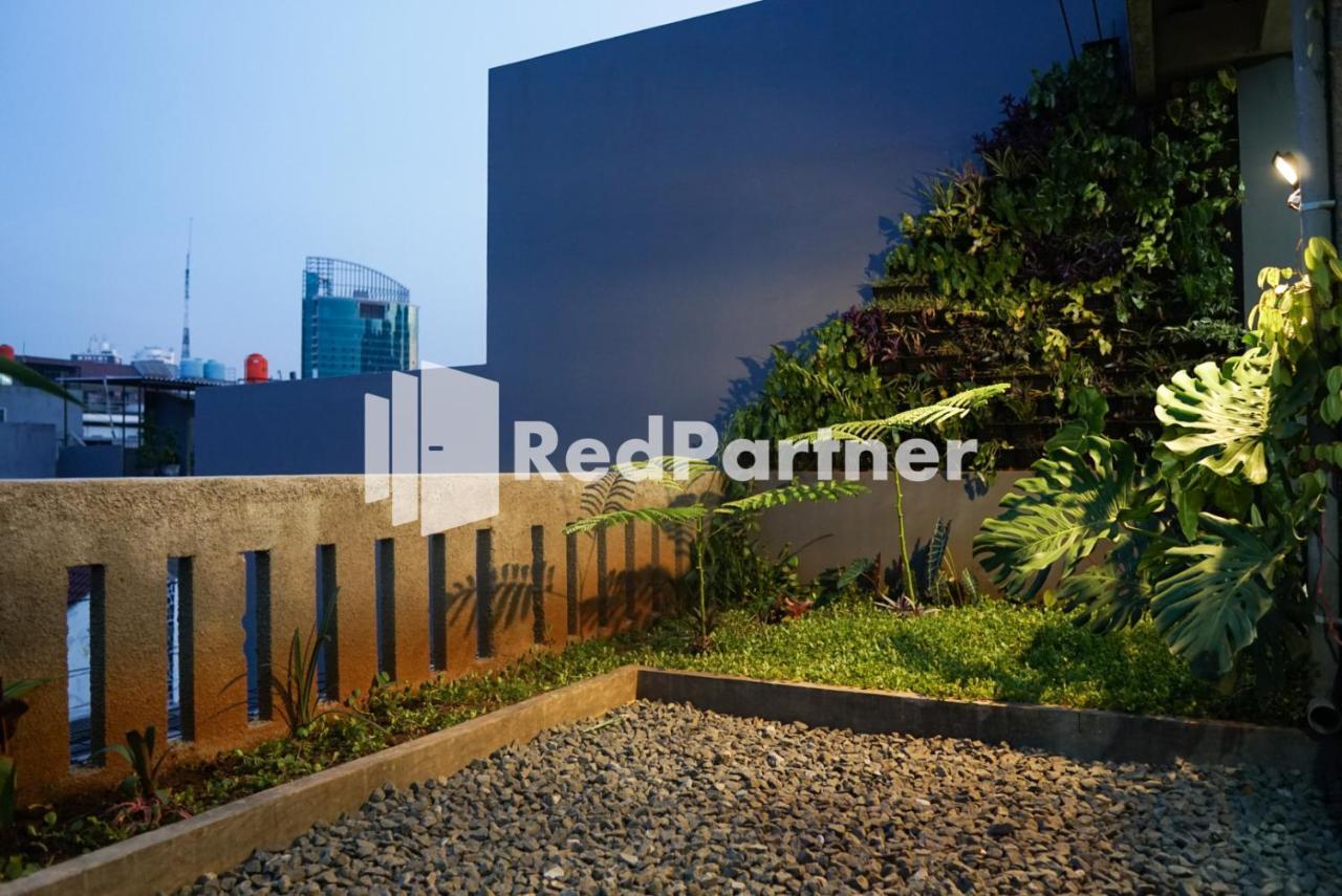 Gelong Guest House Syariah RedPartner Jakarta Bagian luar foto