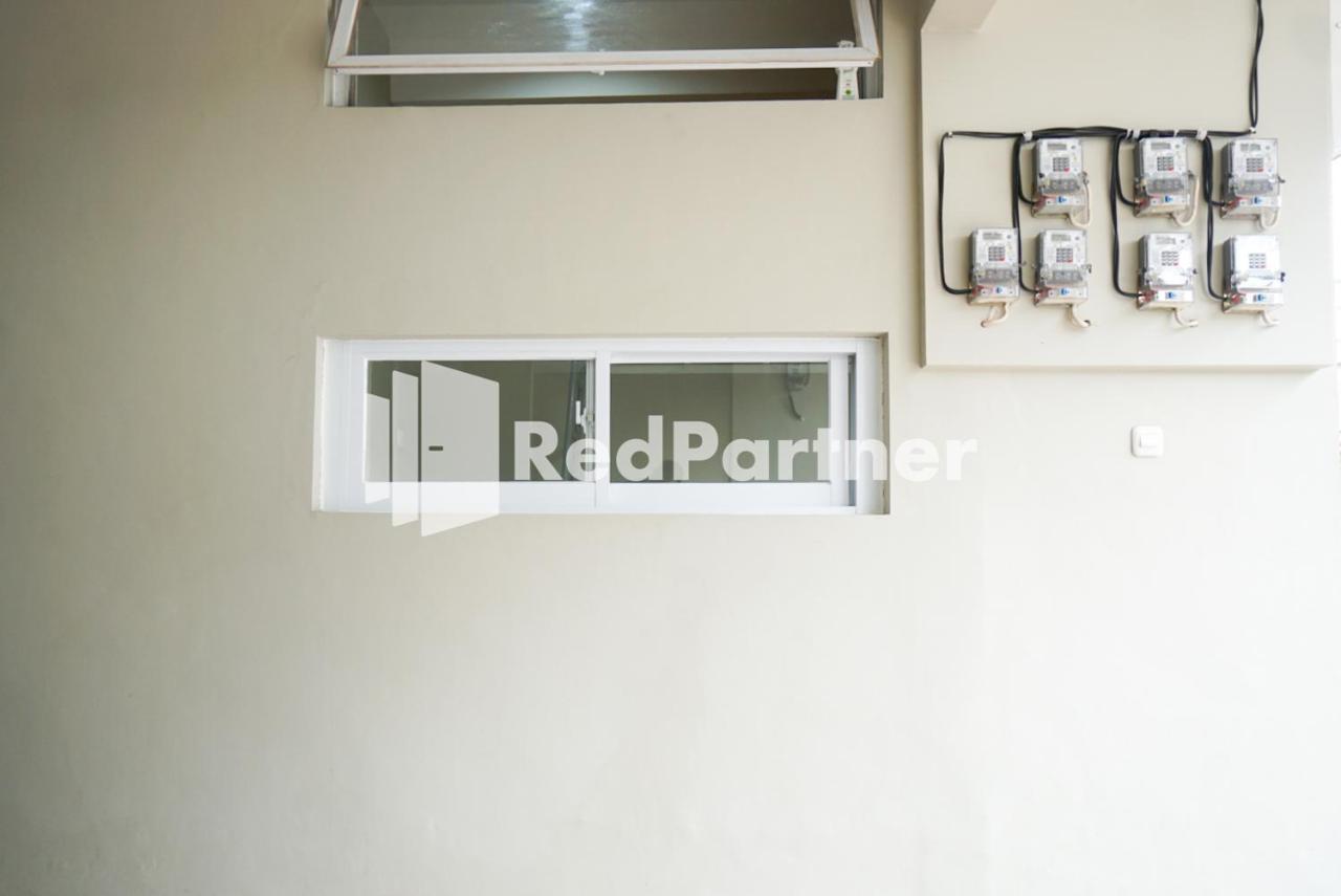 Gelong Guest House Syariah RedPartner Jakarta Bagian luar foto