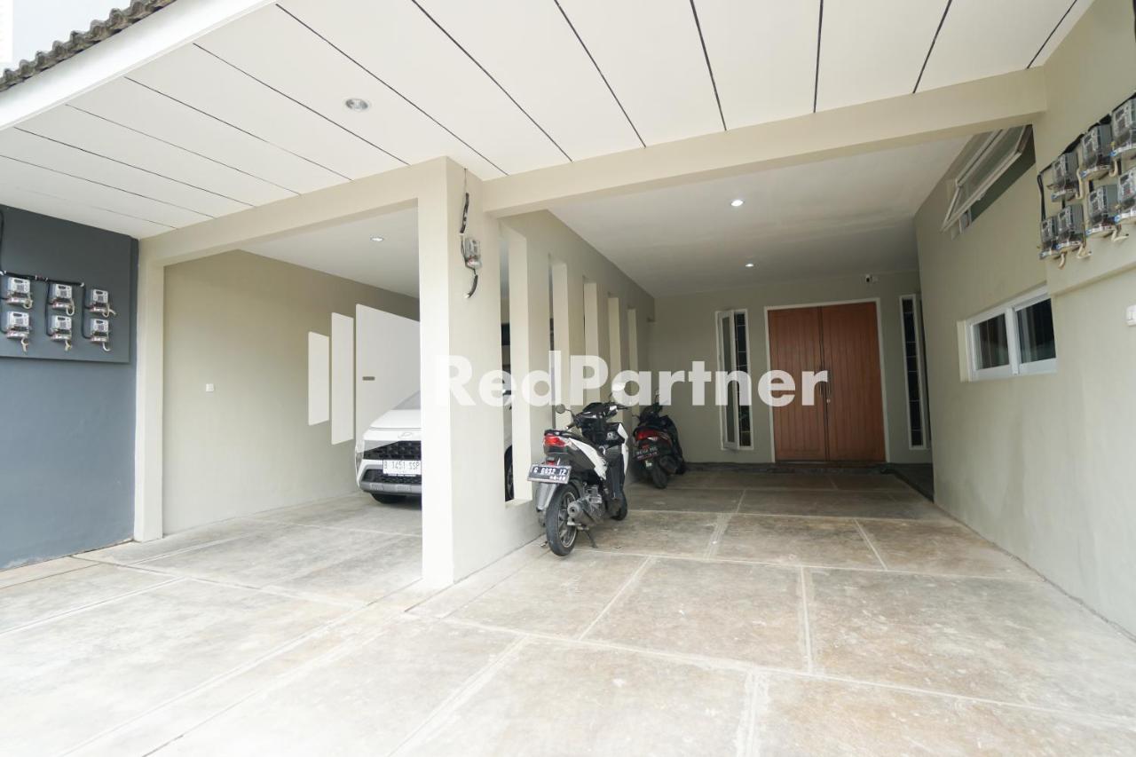Gelong Guest House Syariah RedPartner Jakarta Bagian luar foto