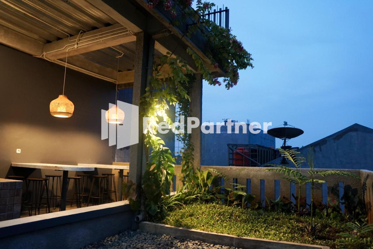 Gelong Guest House Syariah RedPartner Jakarta Bagian luar foto