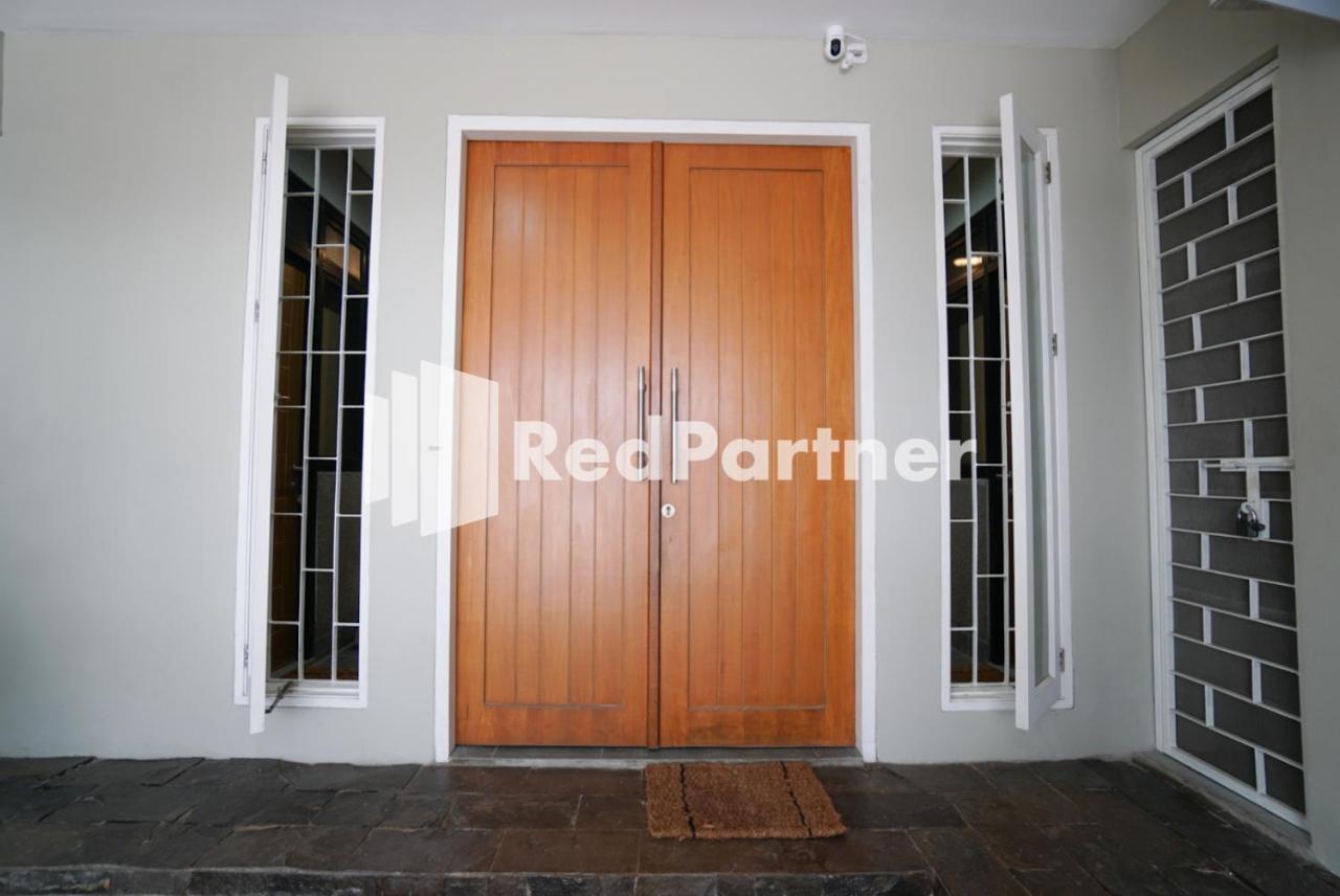 Gelong Guest House Syariah RedPartner Jakarta Bagian luar foto