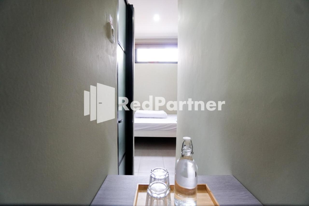 Gelong Guest House Syariah RedPartner Jakarta Bagian luar foto