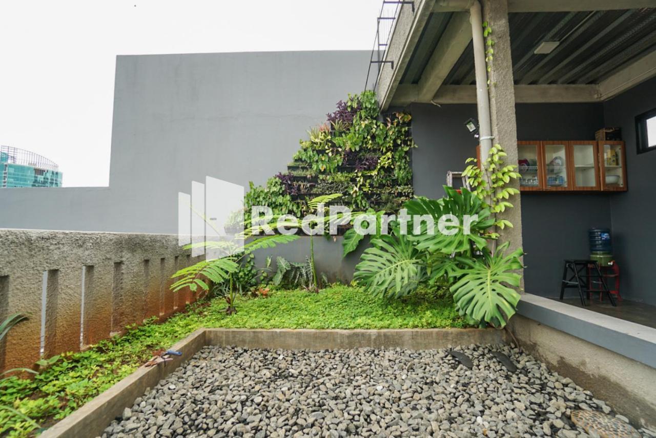 Gelong Guest House Syariah RedPartner Jakarta Bagian luar foto