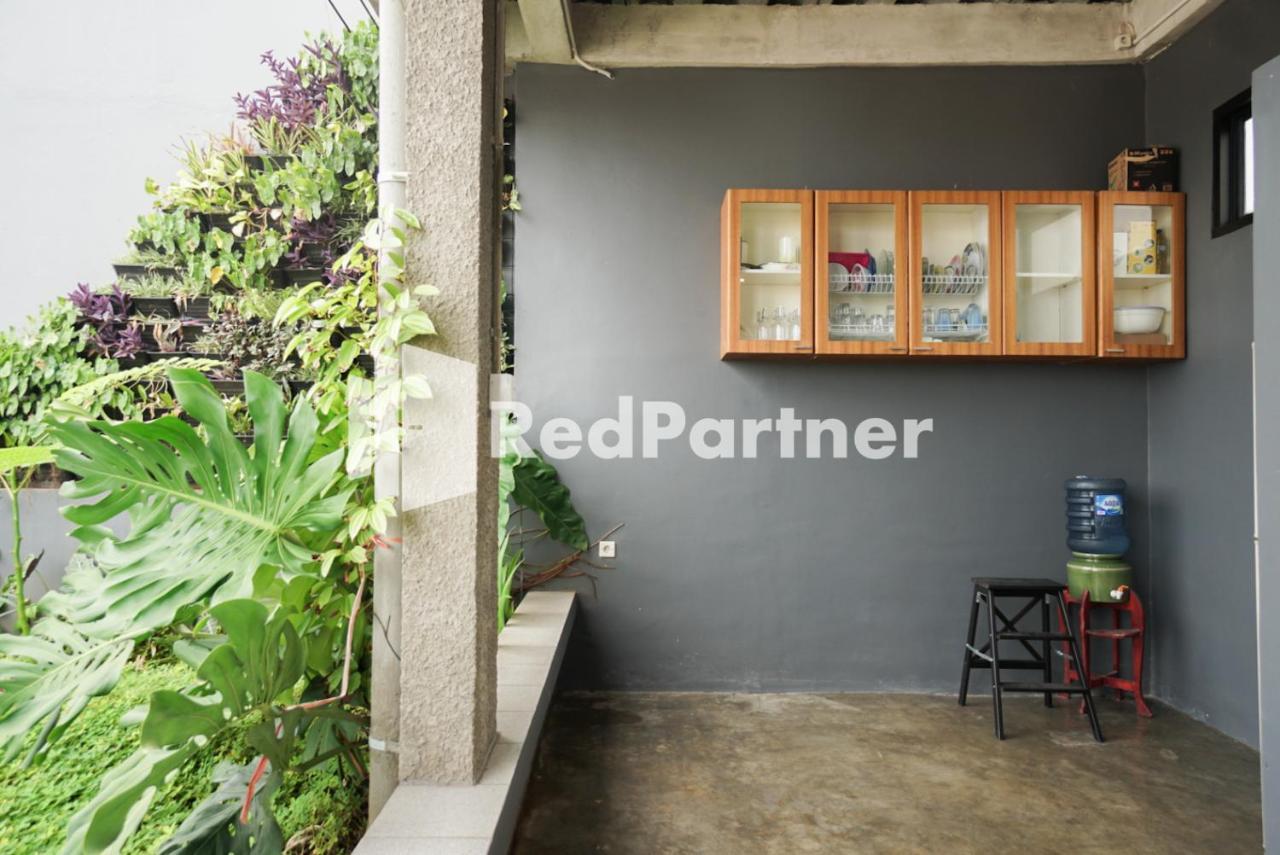 Gelong Guest House Syariah RedPartner Jakarta Bagian luar foto