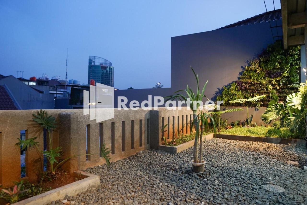 Gelong Guest House Syariah RedPartner Jakarta Bagian luar foto
