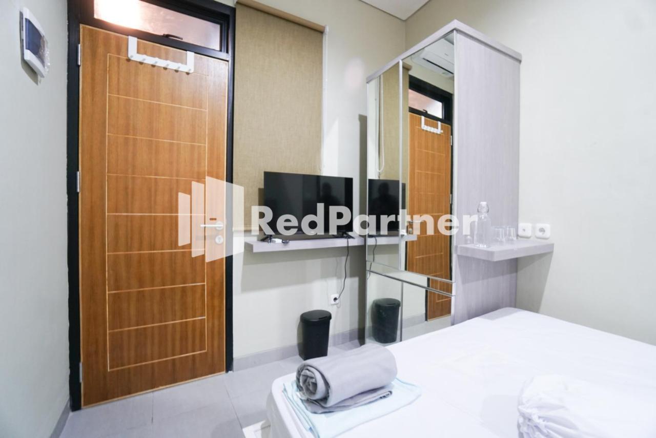 Gelong Guest House Syariah RedPartner Jakarta Bagian luar foto