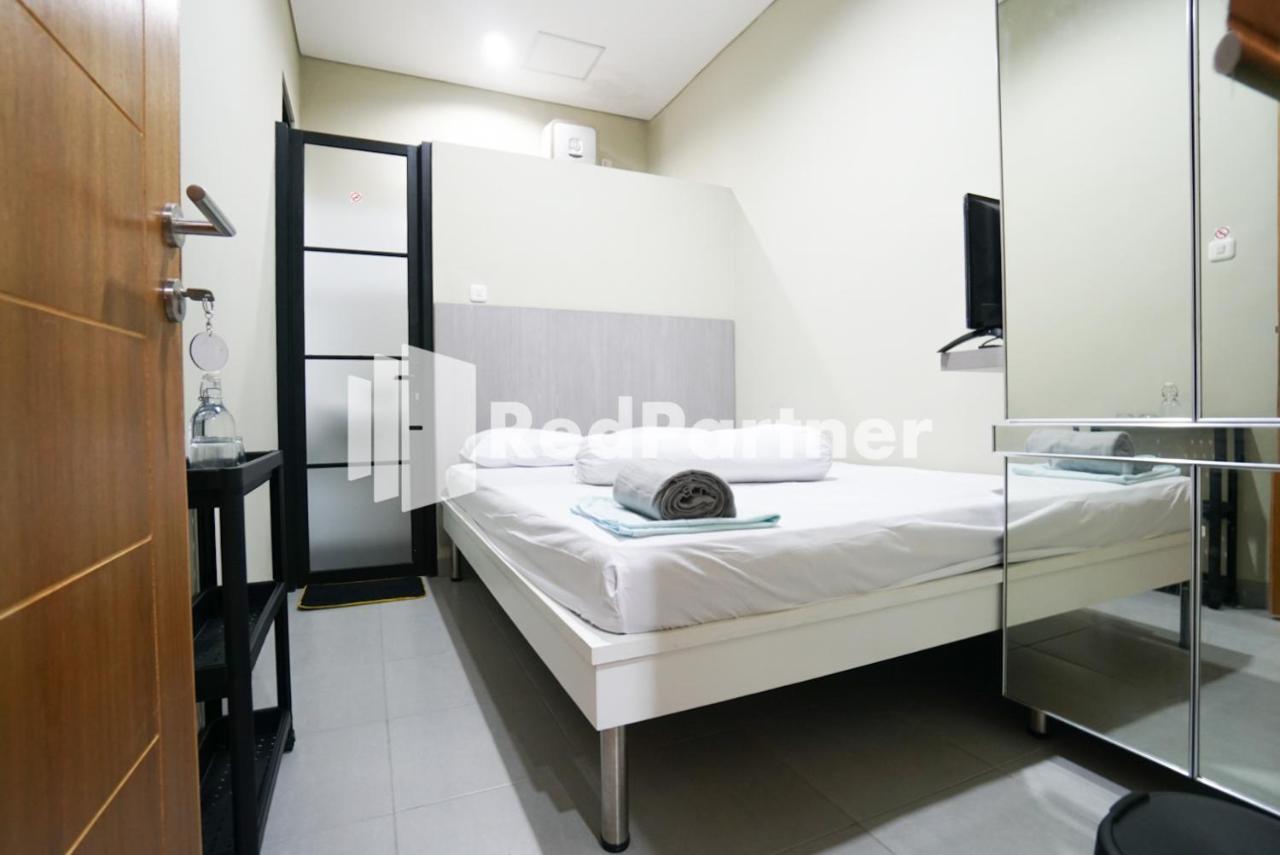 Gelong Guest House Syariah RedPartner Jakarta Bagian luar foto