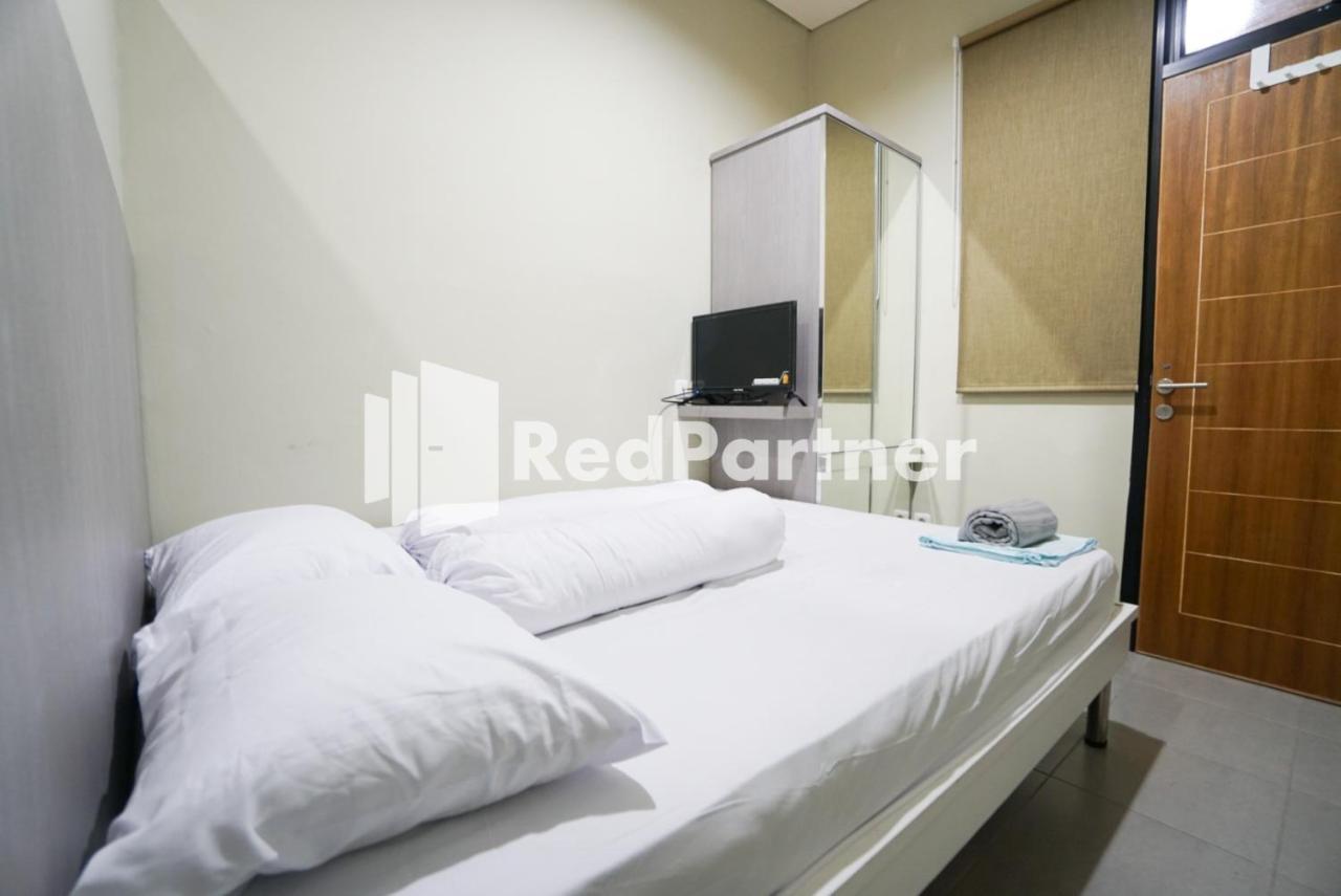 Gelong Guest House Syariah RedPartner Jakarta Bagian luar foto
