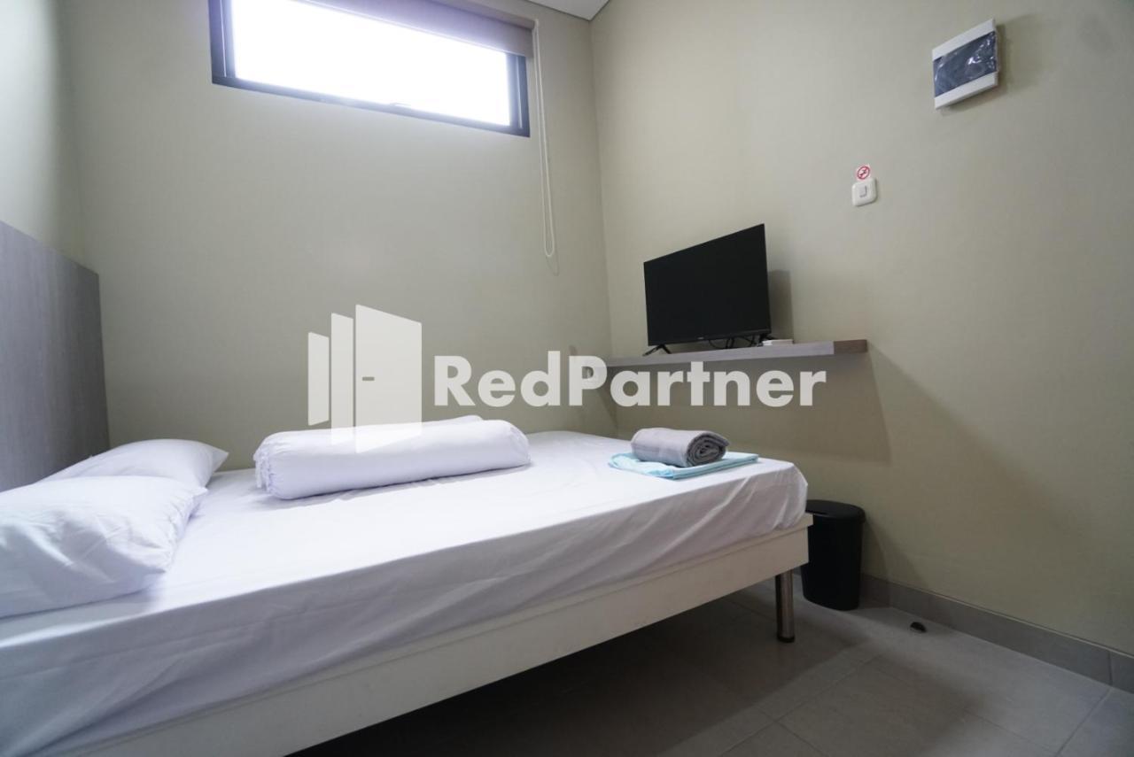 Gelong Guest House Syariah RedPartner Jakarta Bagian luar foto