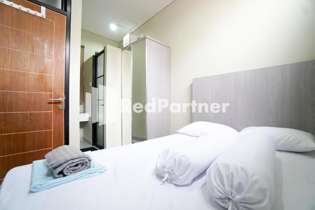 Gelong Guest House Syariah RedPartner Jakarta Bagian luar foto