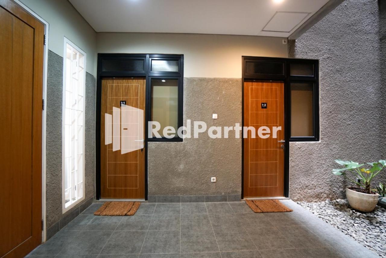 Gelong Guest House Syariah RedPartner Jakarta Bagian luar foto