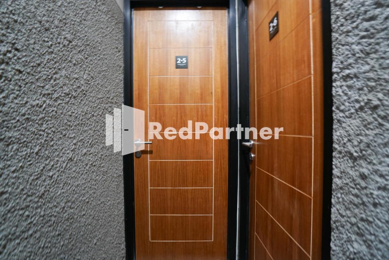 Gelong Guest House Syariah RedPartner Jakarta Bagian luar foto