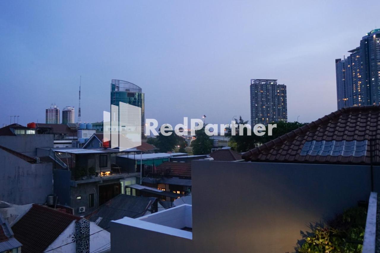 Gelong Guest House Syariah RedPartner Jakarta Bagian luar foto